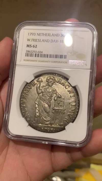 《竞宝斋》钱币微拍-第7场（不限金额顺丰包邮） NGC MS62 荷兰西弗里斯兰 1793 站人 3盾 带光老包浆 大银币