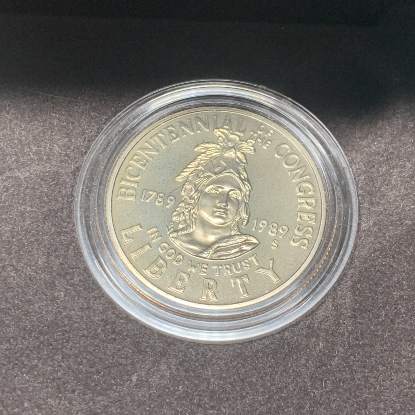 《竞宝斋》钱币微拍-第7场（不限金额顺丰包邮） 美国 1989年 “我们相信上帝” 1元银币 和 半圆镍币 精制 原盒证书 非常完美