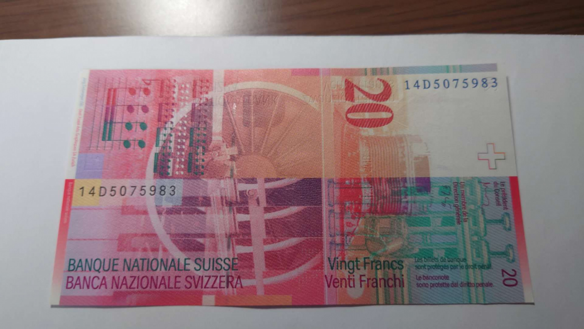 今晚八点半【囧羊收藏】精选微拍第38期暨2021年第二十九期 评级裸钞混合场 2014年瑞士20法郎 人像版 全新UNC无4号码尾号83