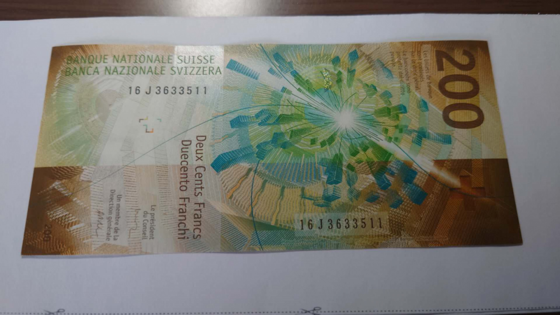 今晚八点半【囧羊收藏】精选微拍第38期暨2021年第二十九期 评级裸钞混合场 2016年瑞士200法郎 手版 全新UNC无47号码尾号511