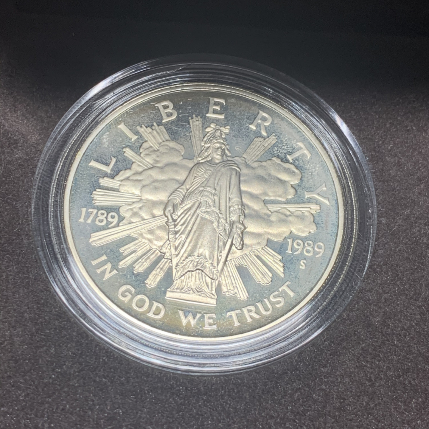 《竞宝斋》钱币微拍-第7场（不限金额顺丰包邮） 美国 1989年 “我们相信上帝” 1元银币 和 半圆镍币 精制 原盒证书 非常完美
