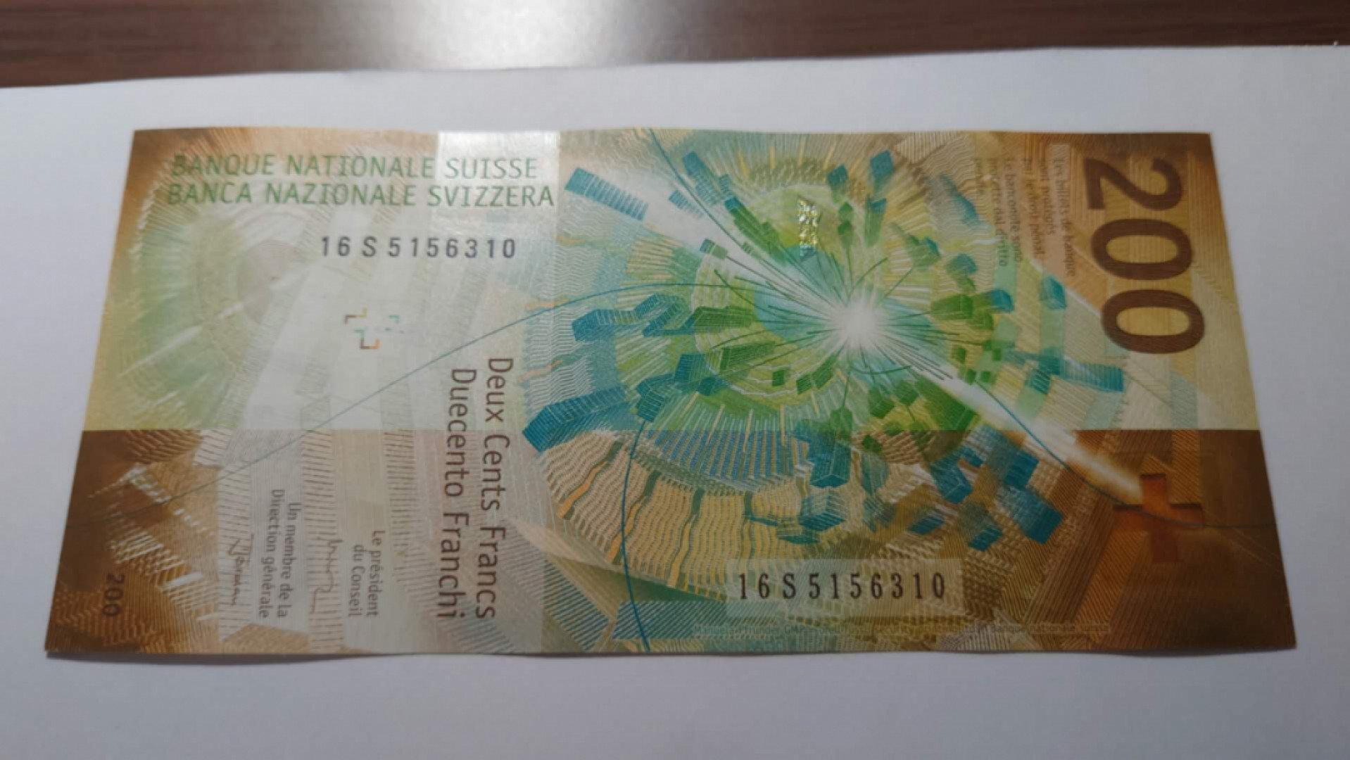 今晚八点半【囧羊收藏】精选微拍第38期暨2021年第二十九期 评级裸钞混合场 2016年瑞士200法郎 人像版 全新UNC无47号码尾号310