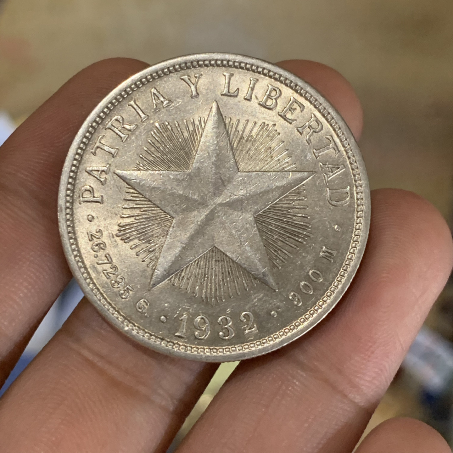 《竞宝斋》钱币微拍-第7场（不限金额顺丰包邮） 古巴 1932年 大五星 1比索 带光 好品银币 26.8g，38mm直径