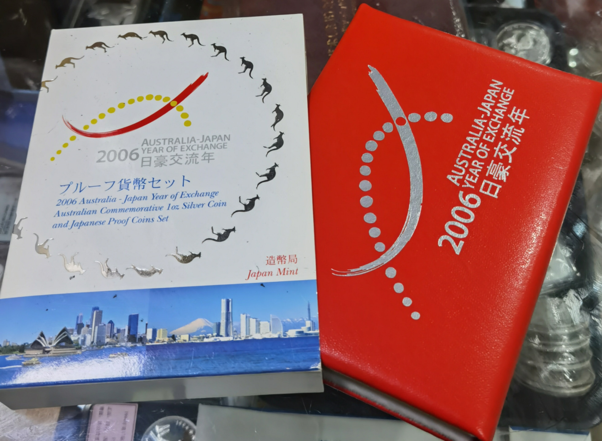 北京马甸外币专卖微拍第六十期，外国金银币专场，陆续上新，欢迎光临 非常漂亮的2006年澳大利亚日本文化交流年，1盎司彩色代鼠银币十日本精制套币，精装册
