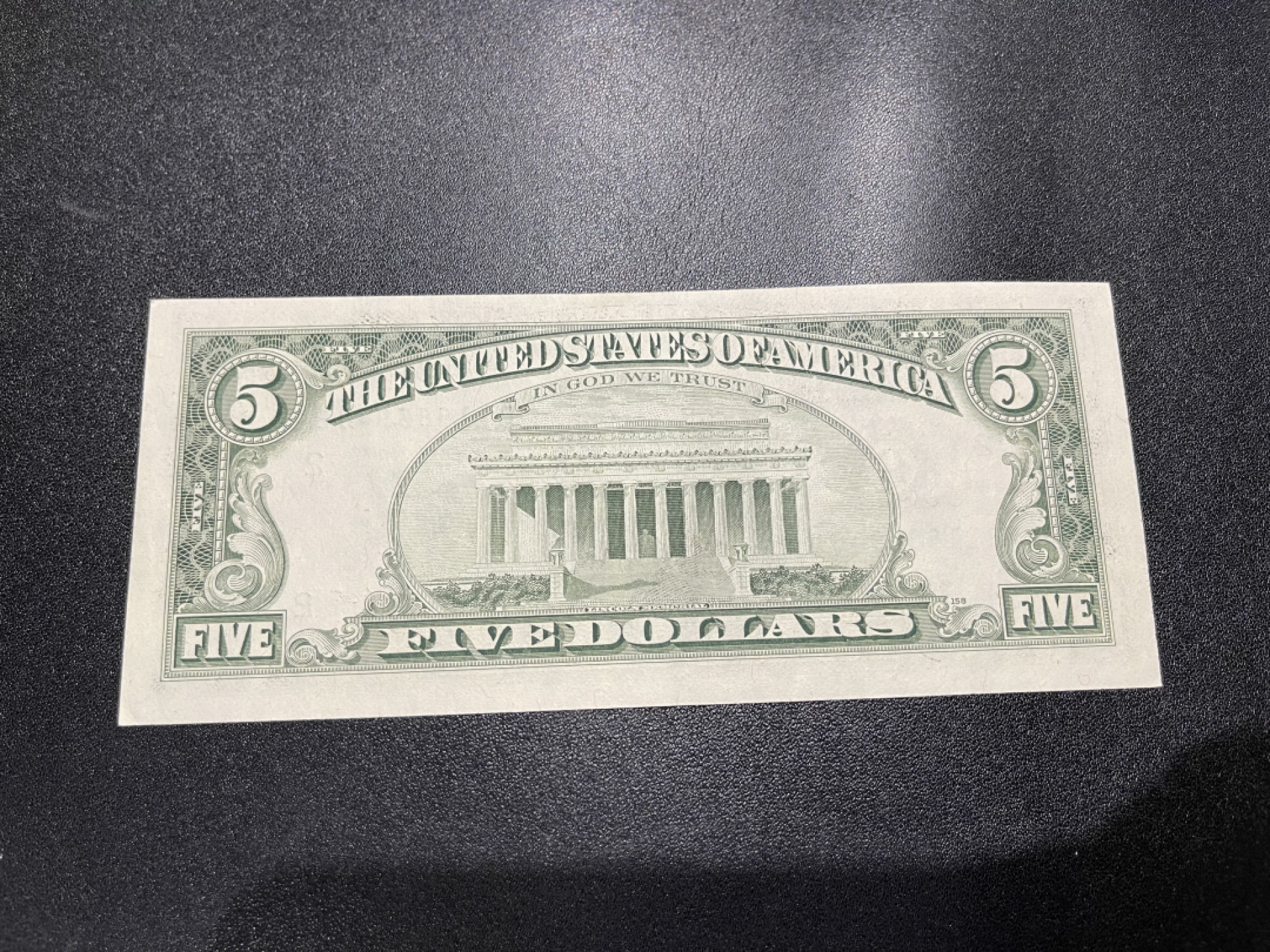 《外钞收藏家》金九银十双拍9号场（总133期）（本期72件） 1985年小头 5美元 UNC- 这张品相比UNC差些 参考测光