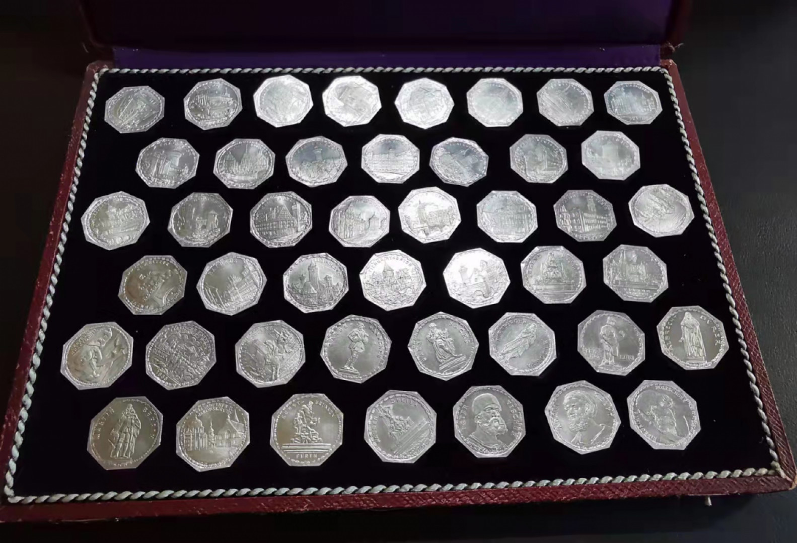 凡希社世界钱币微拍第一百七十二期 荐！1921纽伦堡电车代用币全套45枚原盒 外扣有损