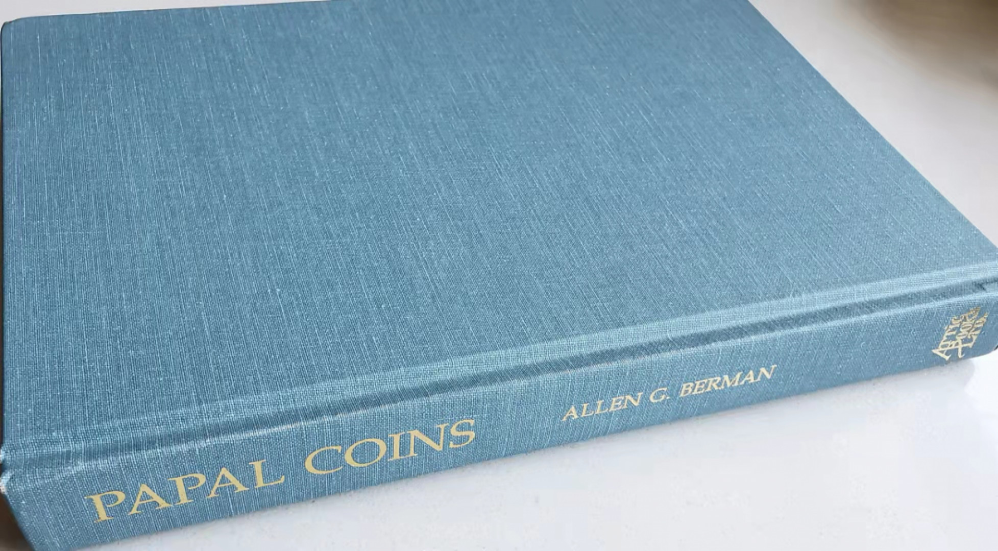 凡希社世界钱币微拍第一百七十二期 经典！作者亲笔签名版 教皇国钱币目录 布面精装无封套 九品 附录币图77页