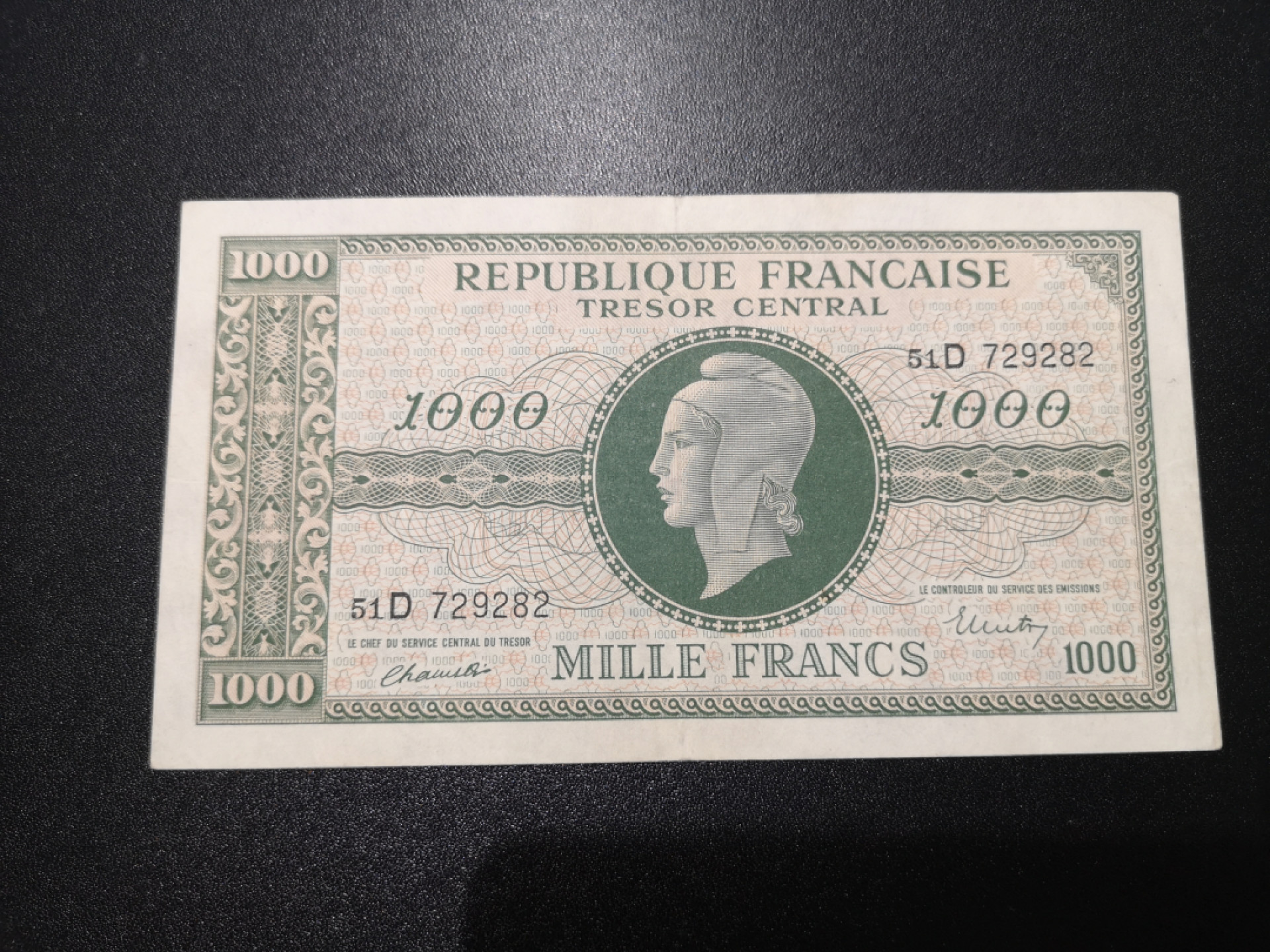《外钞收藏家》金九银十双拍9号场（总133期）（本期72件） 法兰西共和国1000法郎 年代久 近全新 角圆了 