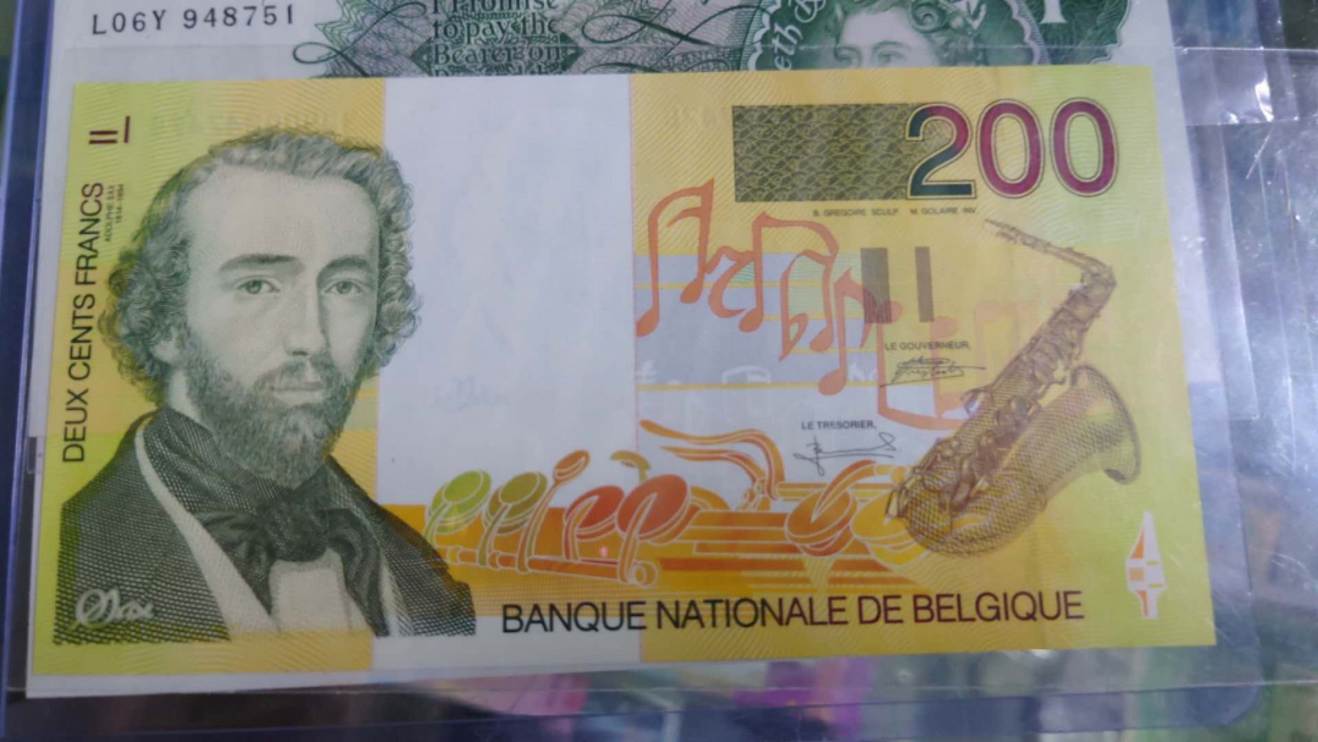 今晚八点半【囧羊收藏】精选微拍第38期暨2021年第二十九期 评级裸钞混合场 比利时200法郎 全新UNC