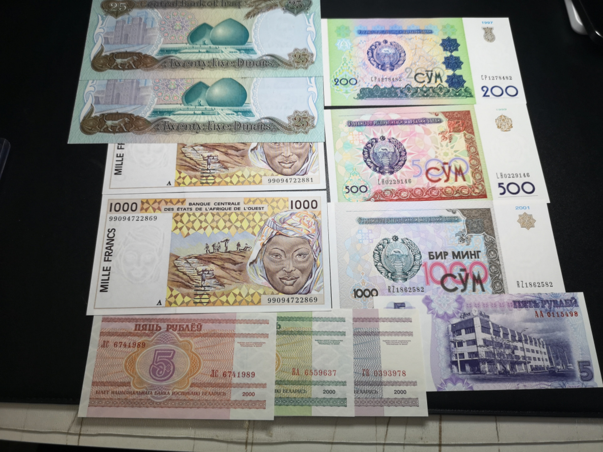 《外钞收藏家》金九银十双拍9号场（总133期）（本期72件） 五个国家精美纸币 11张 全新UNC