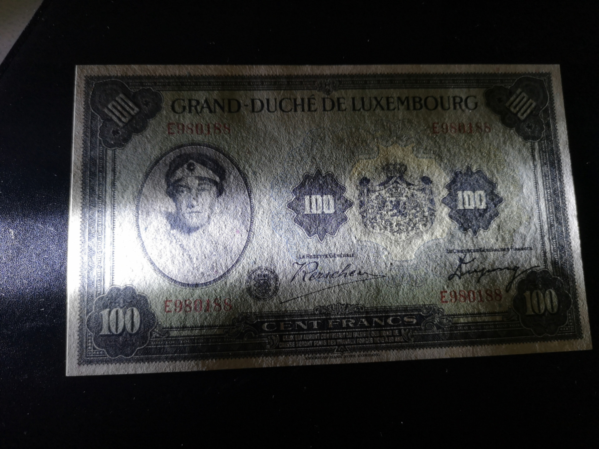 《外钞收藏家》金九银十双拍9号场（总133期）（本期72件） 卢瑟堡100 老版 大票幅 全新 这么大票幅 这样的品相很不错了