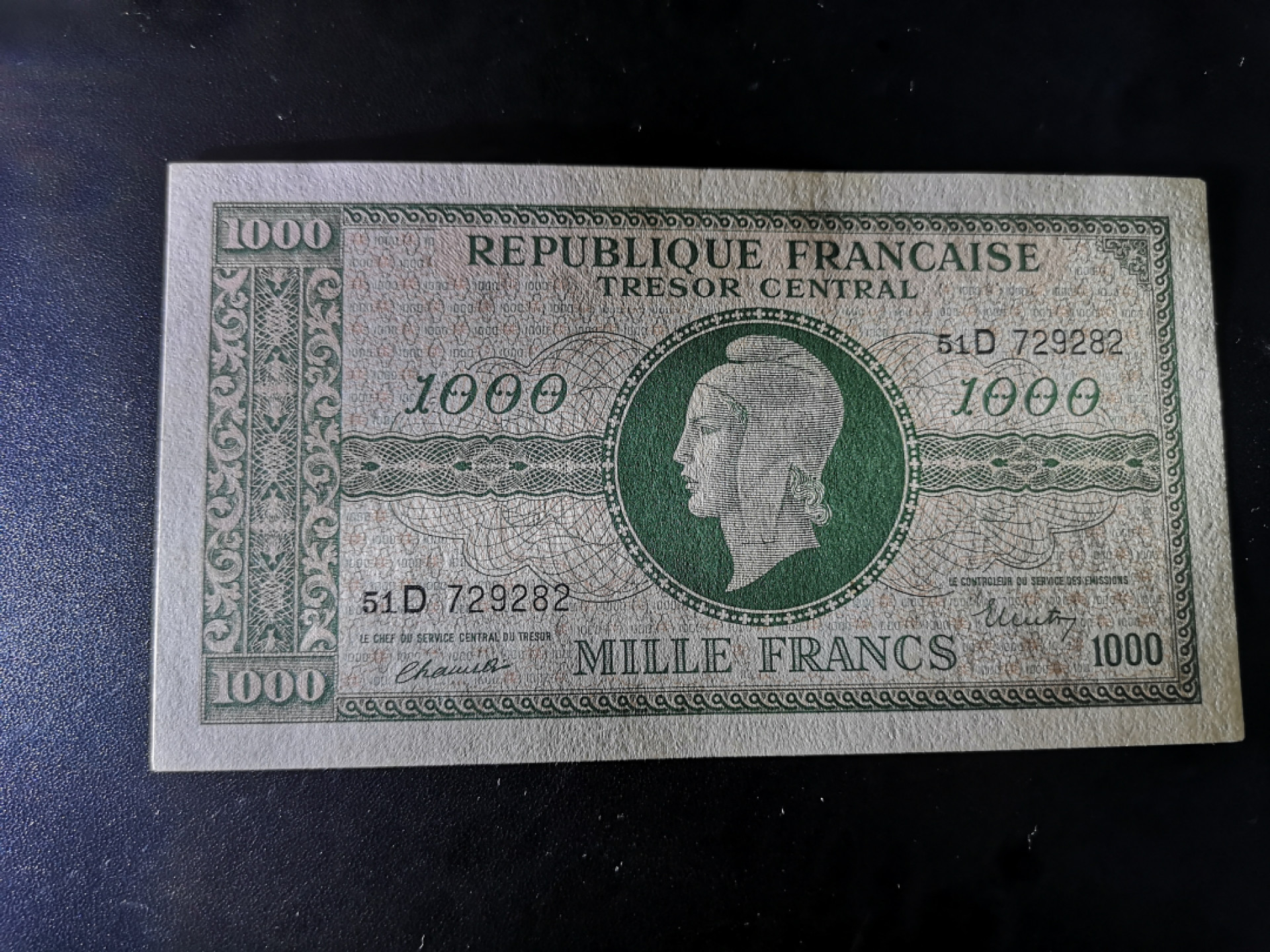 《外钞收藏家》金九银十双拍9号场（总133期）（本期72件） 法兰西共和国1000法郎 年代久 近全新 角圆了 