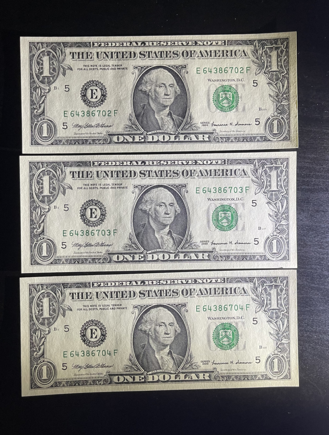 【丑猫1010】今晚7点整(佣金不涨) 99年1美元3连号unc(稀有年份)