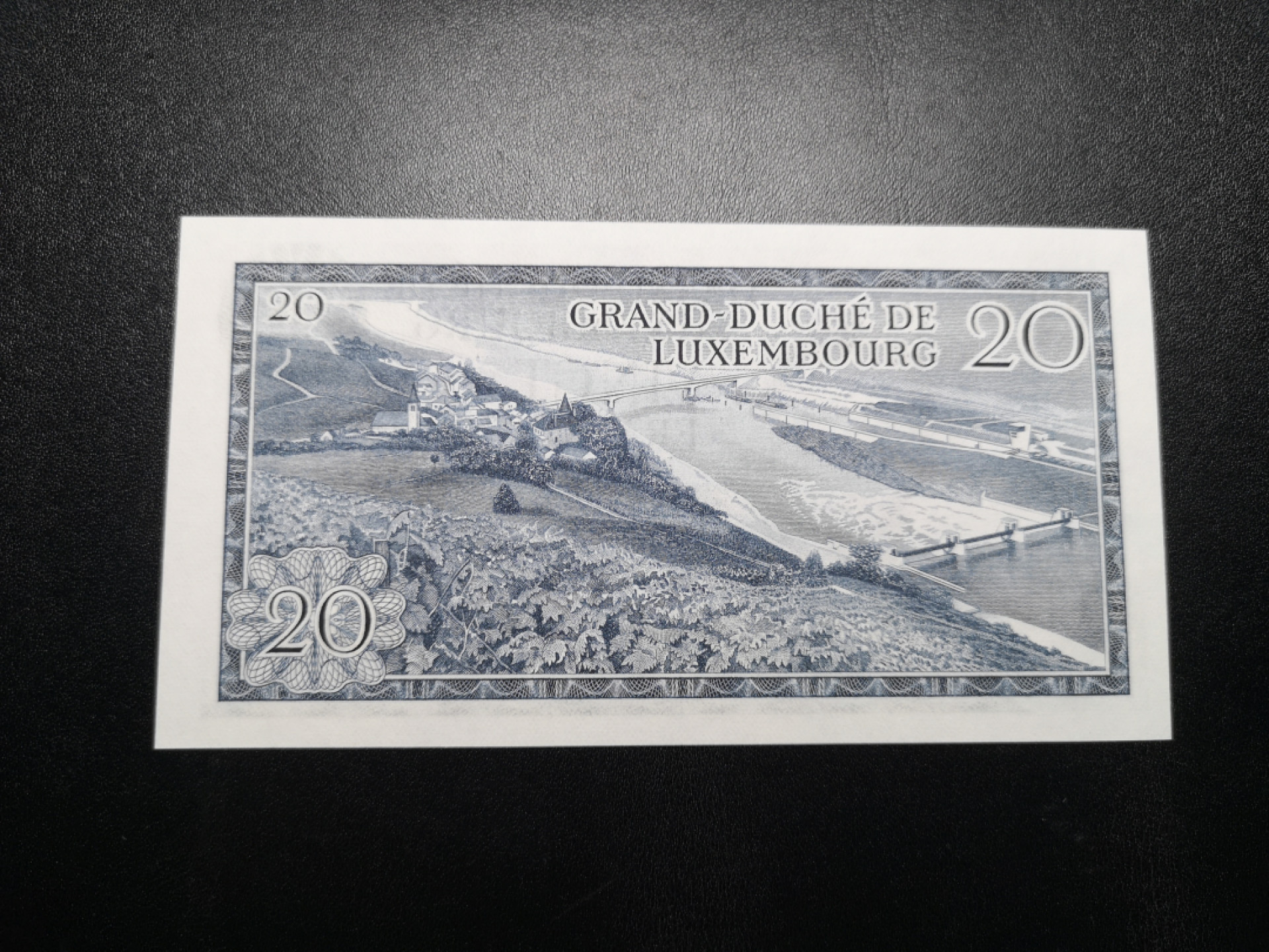 《外钞收藏家》金九银十双拍9号场（总133期）（本期72件） 1966年卢森堡20法郎 全新UNC