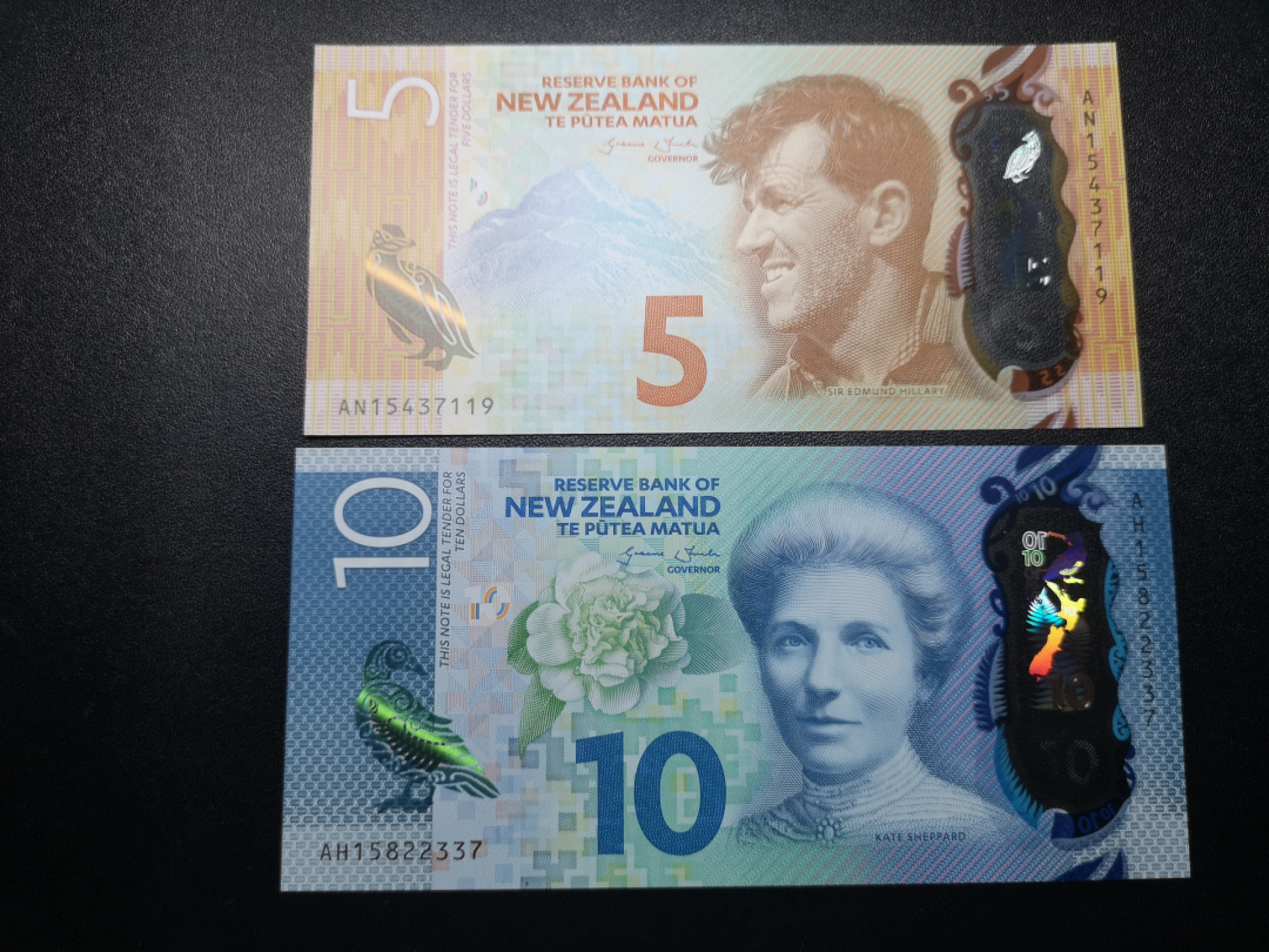 《外钞收藏家》金九银十双拍9号场（总133期）（本期72件） 新西兰塑料钞 5、10两张 全新UNC