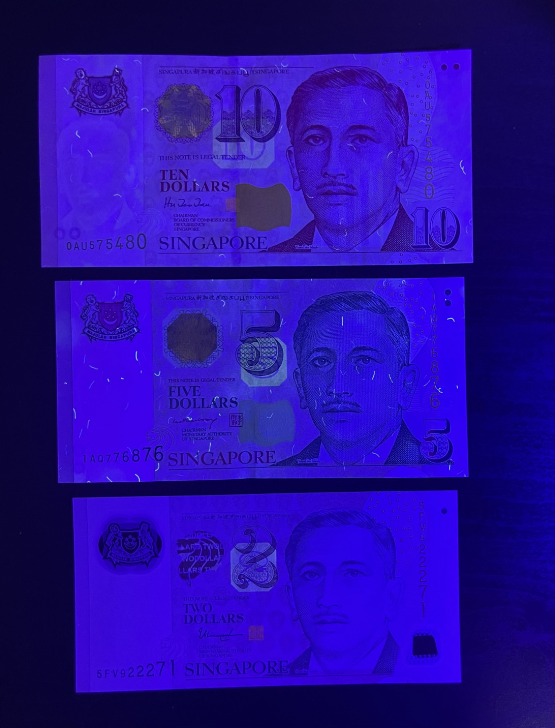 【丑猫1010】今晚7点整(佣金不涨) 新加坡纸币小套unc(人脸钢印正常)