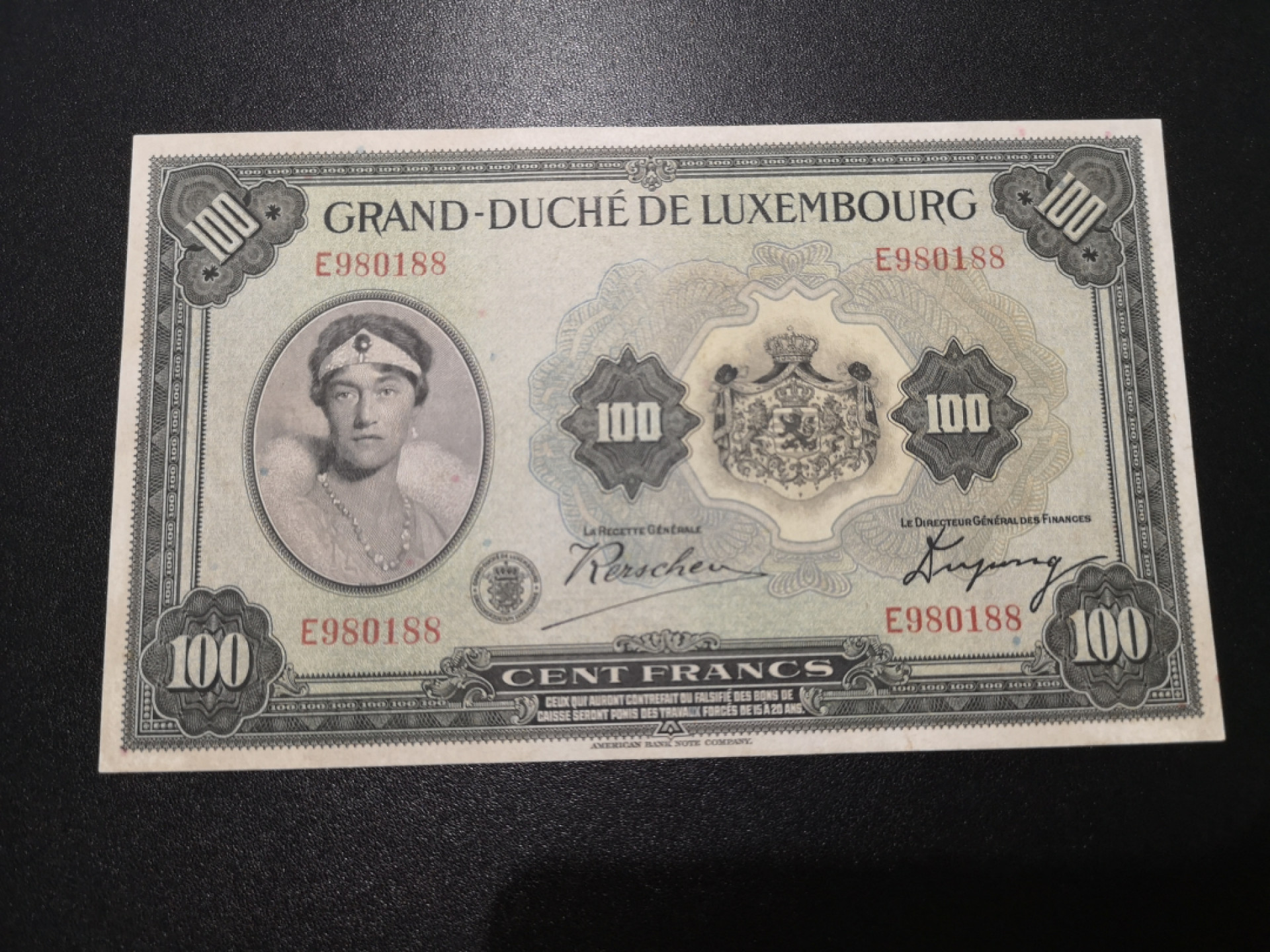 《外钞收藏家》金九银十双拍9号场（总133期）（本期72件） 卢瑟堡100 老版 大票幅 全新 这么大票幅 这样的品相很不错了