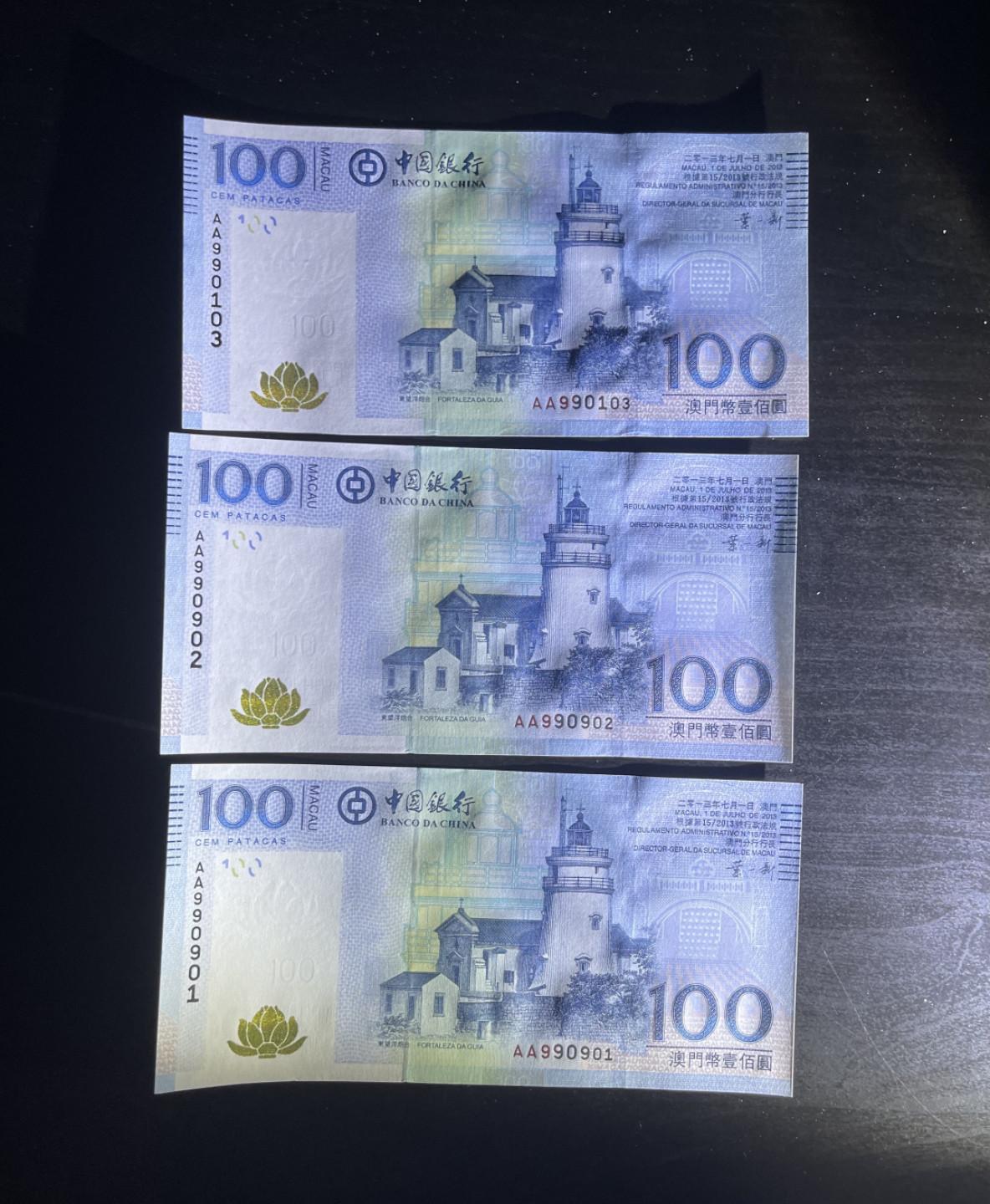 【丑猫1010】今晚7点整(佣金不涨) 13年澳门中银100unc(AA冠3连号)