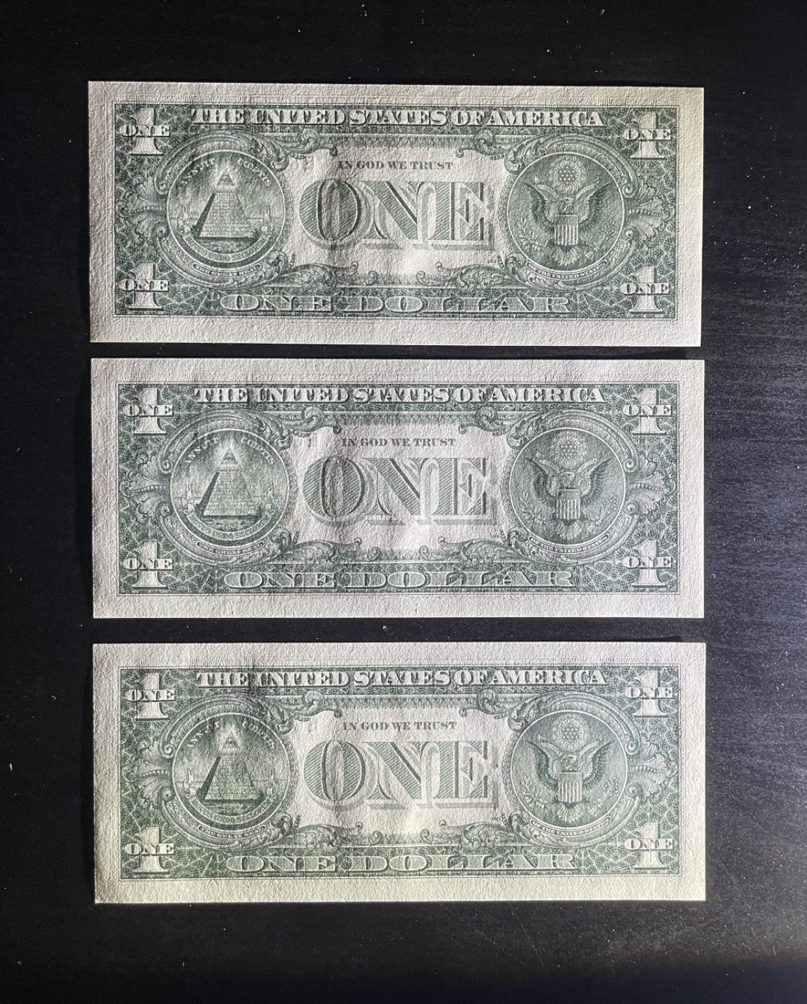 【丑猫1010】今晚7点整(佣金不涨) 99年1美元3连号unc(稀有年份)