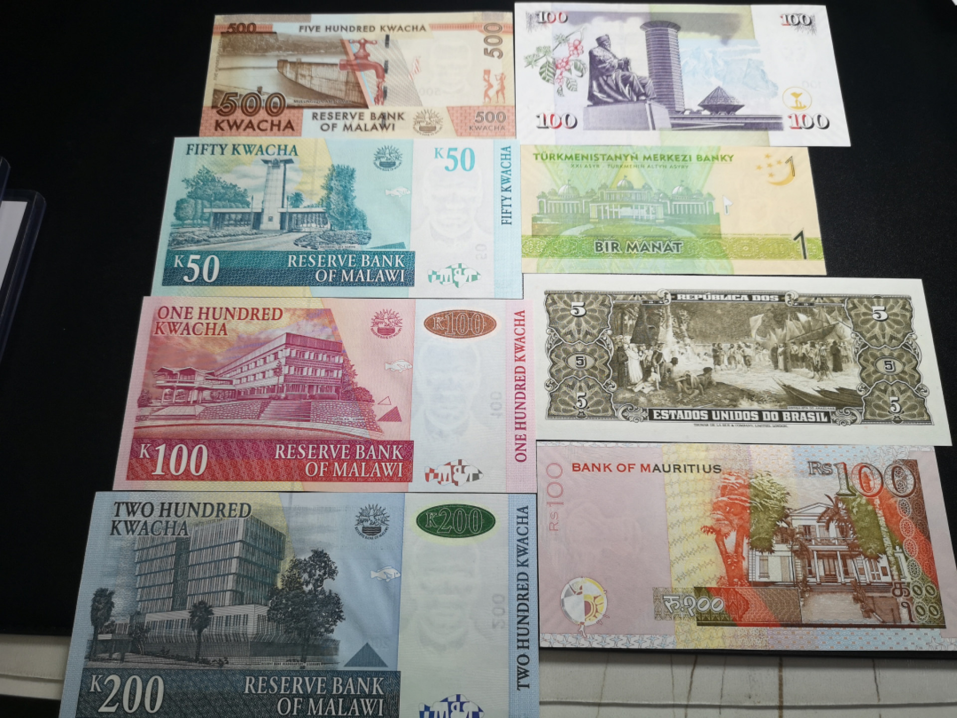 《外钞收藏家》金九银十双拍9号场（总133期）（本期72件） 五个国家精美纸币 8张 全新UNC