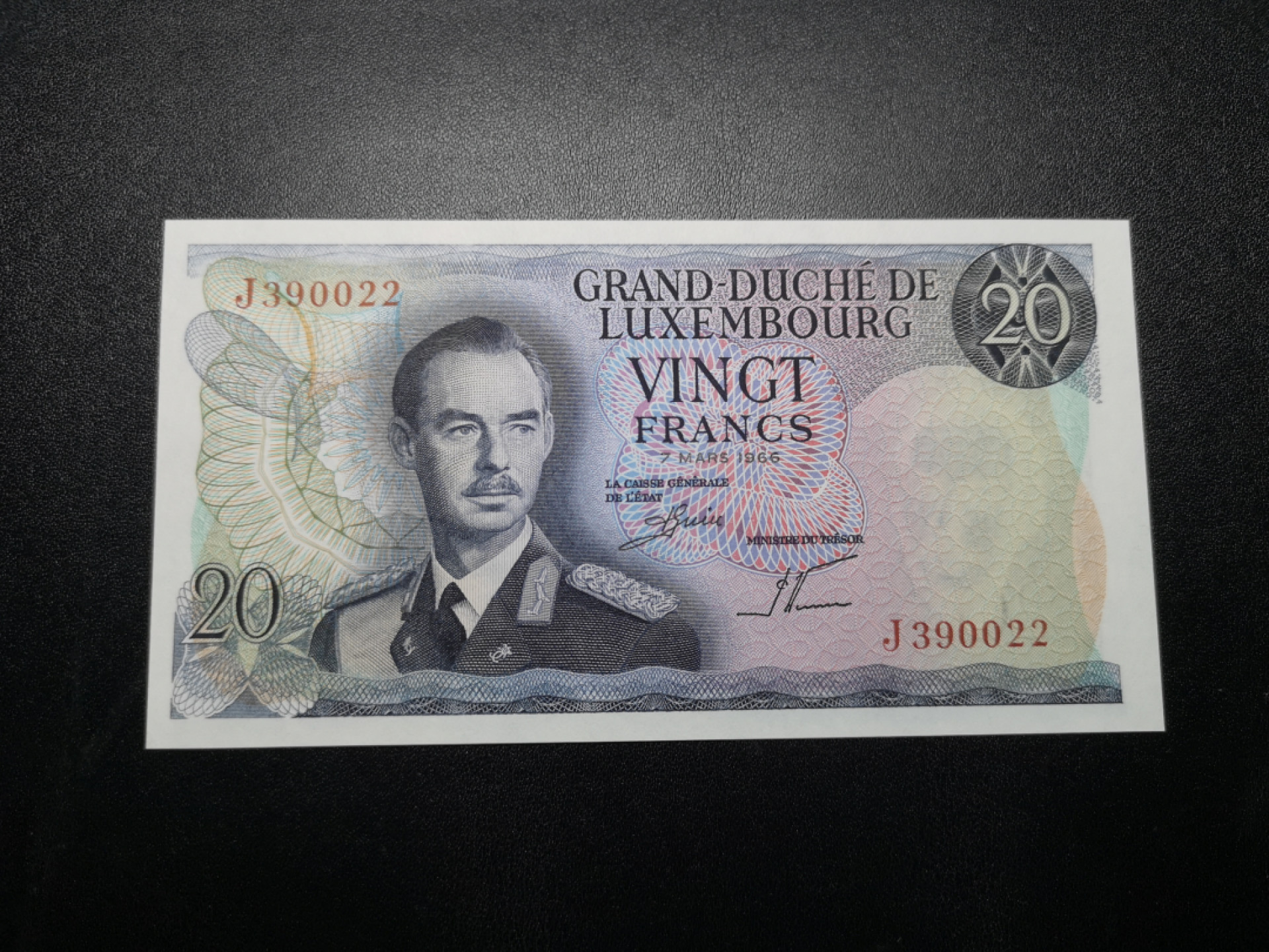 《外钞收藏家》金九银十双拍9号场（总133期）（本期72件） 1966年卢森堡20法郎 全新UNC