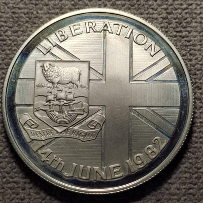 0起1加-纯粹捡漏拍-44场 - 福克兰群岛1982年50便士独立纪念精制纪念银币