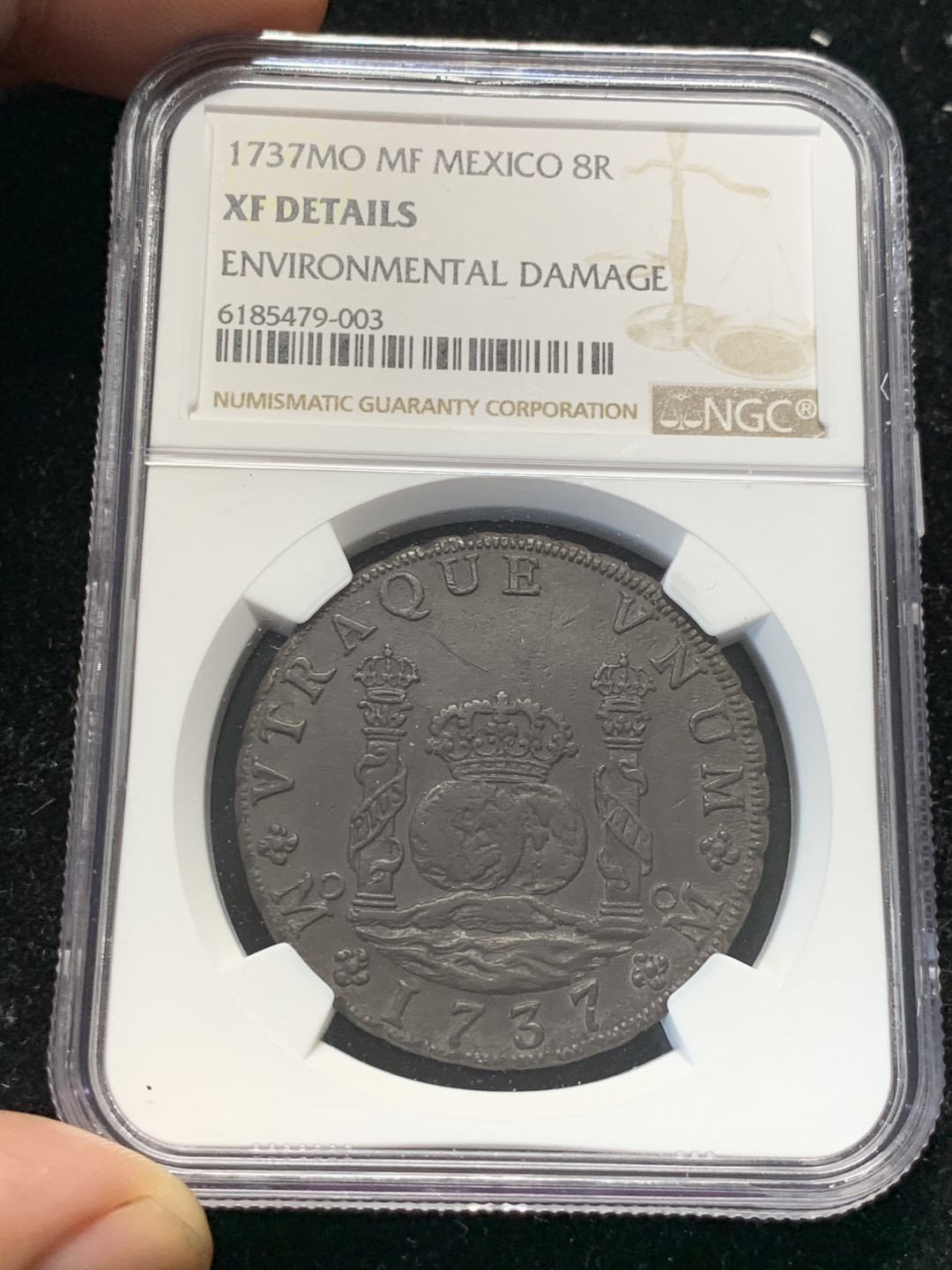 《竞宝斋》钱币微拍-第8场（不限金额顺丰包邮） 碳黑包浆 1737年 墨西哥 地球双柱 大银币 细节好，状态佳 怎么就这么黑