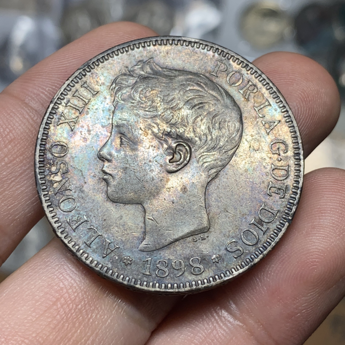 《竞宝斋》钱币微拍-第8场（不限金额顺丰包邮） 西班牙 1898年 阿方索十三世 5比塞塔 双柱 25.1g，37.5mm五彩包浆 好品银币