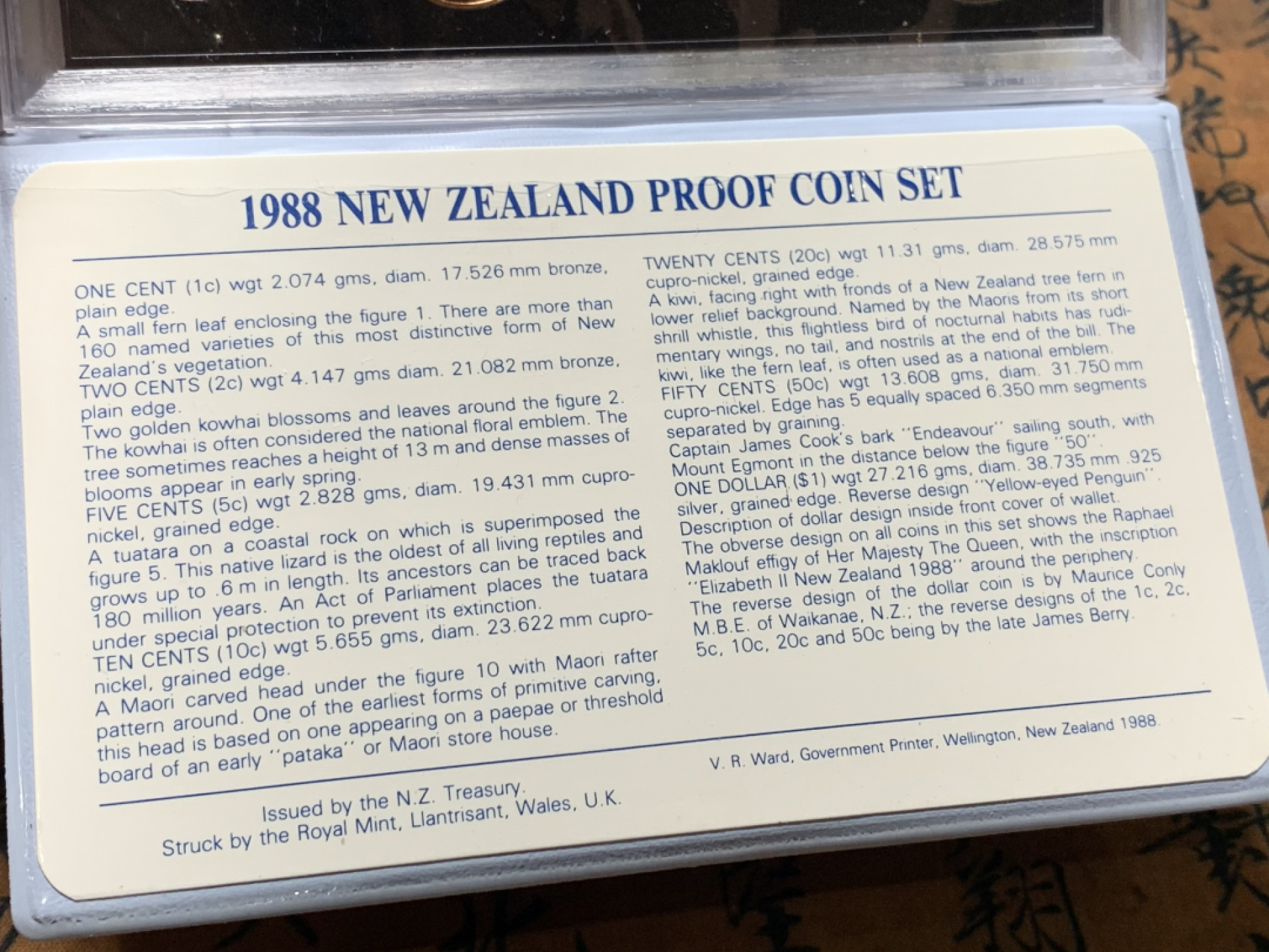 《竞宝斋》钱币微拍-第8场（不限金额顺丰包邮） 新西兰 1988年 精制银币套装 含925银 银币一枚 重27.2克   包装完好 亚克力清晰