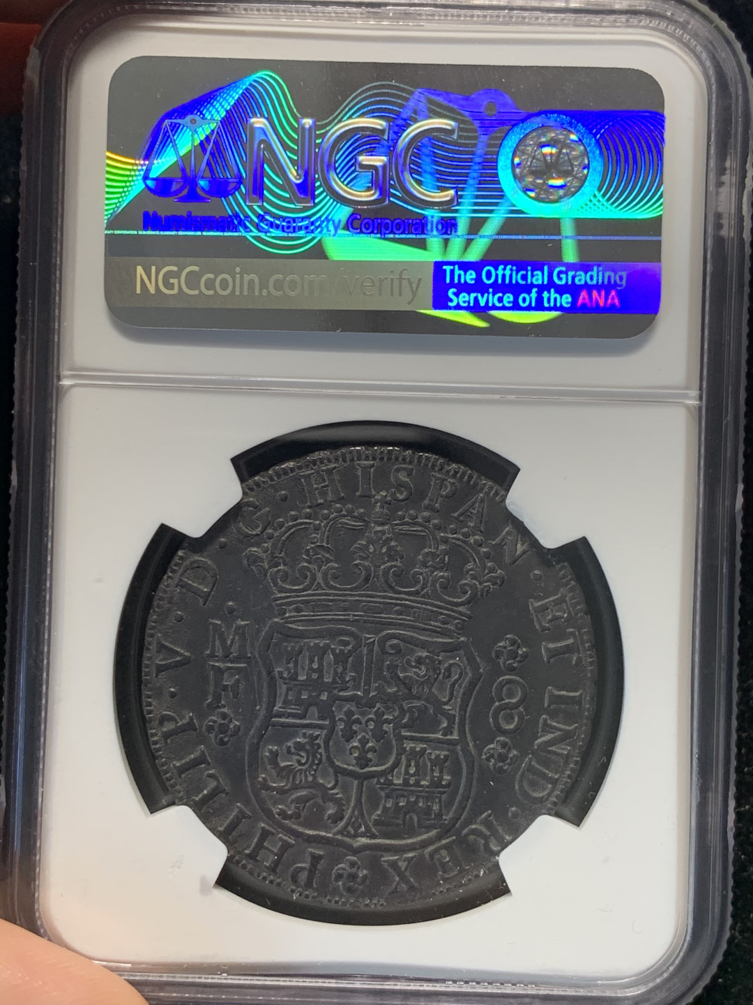 《竞宝斋》钱币微拍-第8场（不限金额顺丰包邮） 碳黑包浆 1737年 墨西哥 地球双柱 大银币 细节好，状态佳 怎么就这么黑