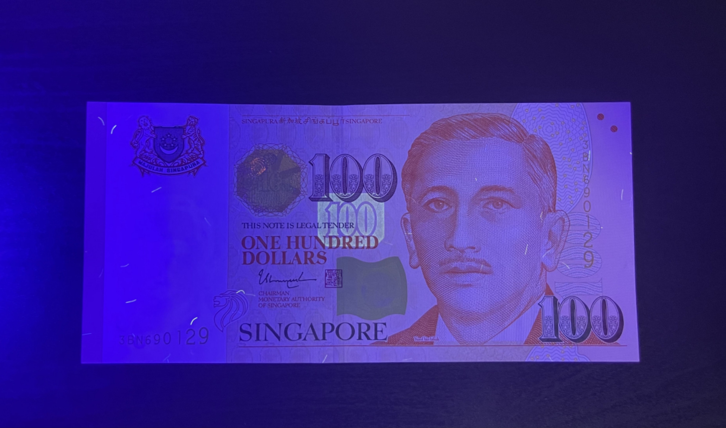 【丑猫1010】今晚7点整(佣金不涨) 新加坡100纸币unc(无47)