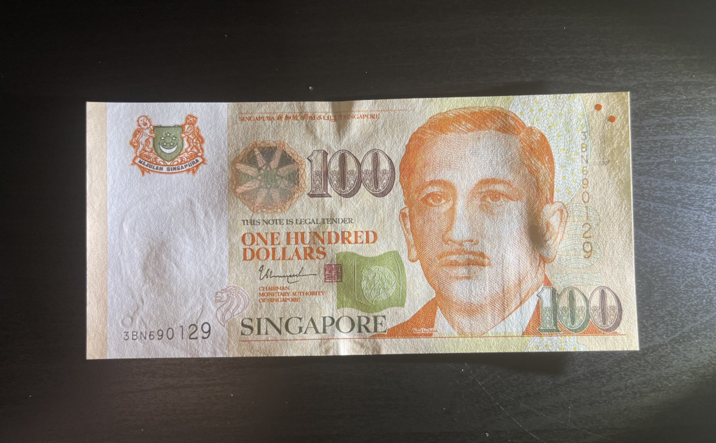 【丑猫1010】今晚7点整(佣金不涨) 新加坡100纸币unc(无47)