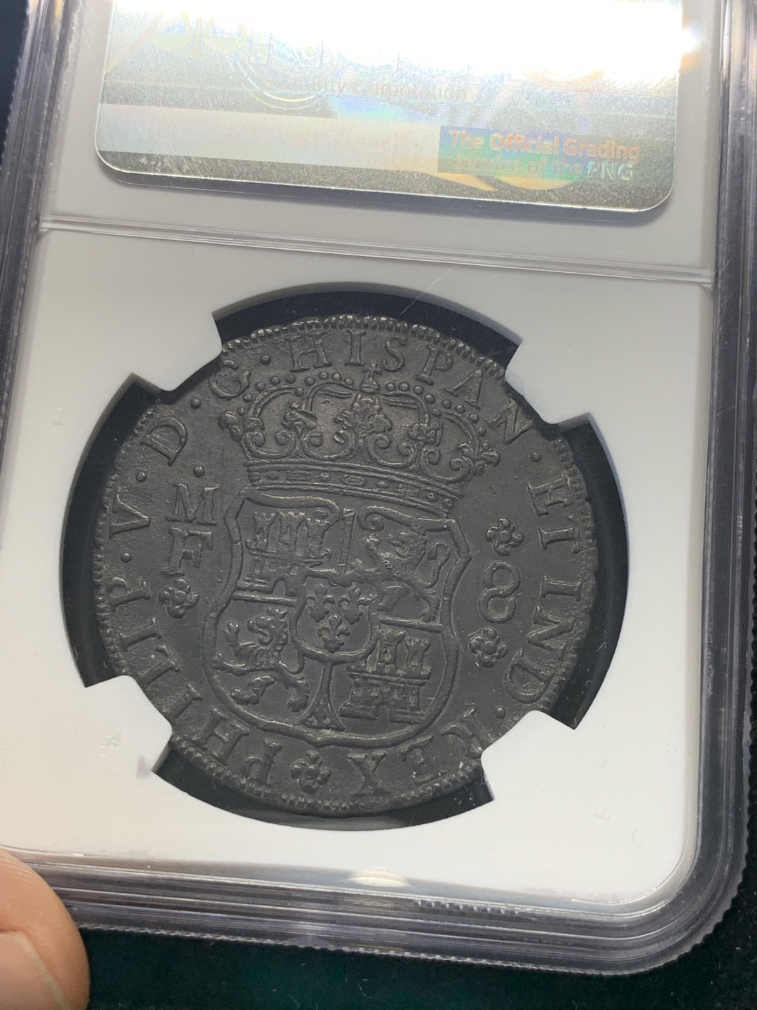 《竞宝斋》钱币微拍-第8场（不限金额顺丰包邮） 碳黑包浆 1737年 墨西哥 地球双柱 大银币 细节好，状态佳 怎么就这么黑