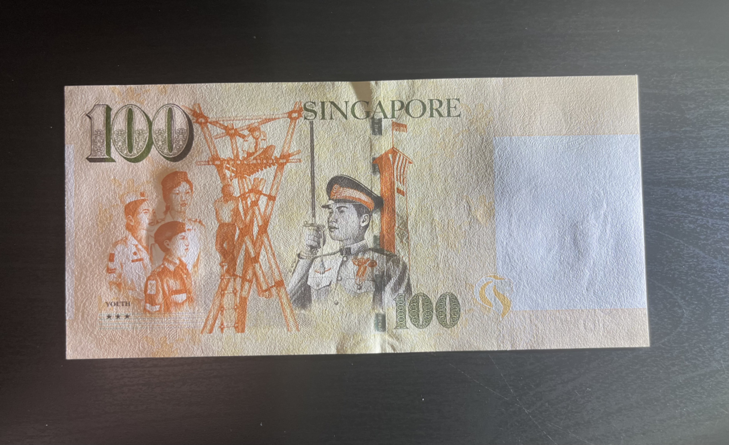 【丑猫1010】今晚7点整(佣金不涨) 新加坡100纸币unc(无47)