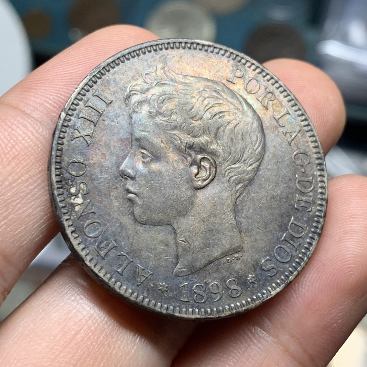 《竞宝斋》钱币微拍-第8场（不限金额顺丰包邮） 西班牙 1898年 阿方索十三世 5比塞塔 双柱 25.1g，37.5mm五彩包浆 好品银币