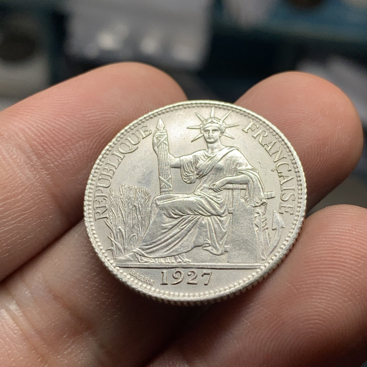 《竞宝斋》钱币微拍-第8场（不限金额顺丰包邮） 法属印度支那 坐洋1927年 20分 好品原光 银币 5.3g，26mm