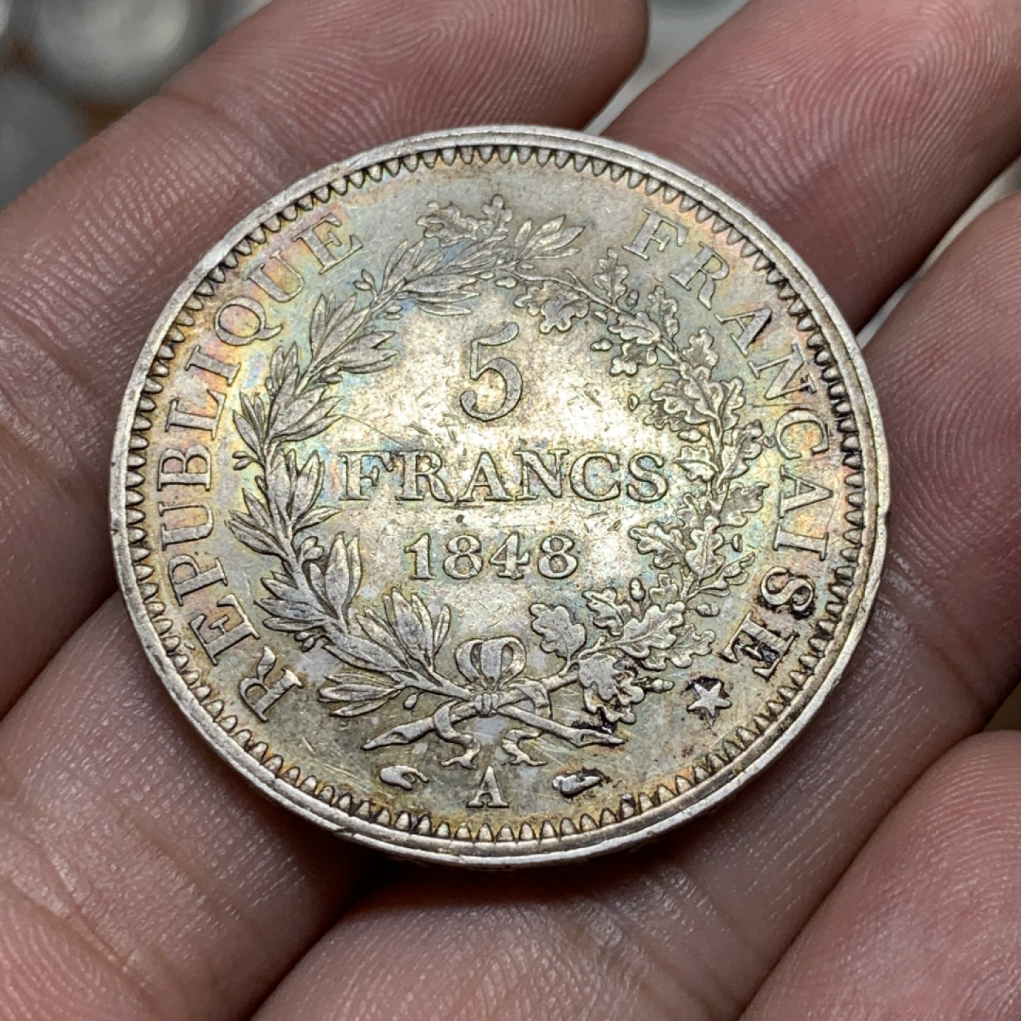 《竞宝斋》钱币微拍-第8场（不限金额顺丰包邮） 法国 1848年 大力神 5法郎 五彩包浆 好品银币25g，37.4mm  早期年份细节清晰的比较难得