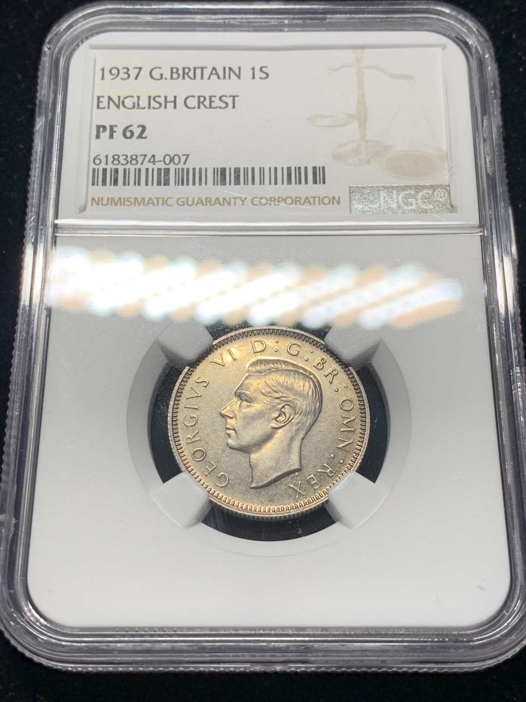 《竞宝斋》钱币微拍-第8场（不限金额顺丰包邮） NGC-PF62 英国1937年乔治六世精制1先令 英格兰版 NGC编号：6183874-007 背面带彩