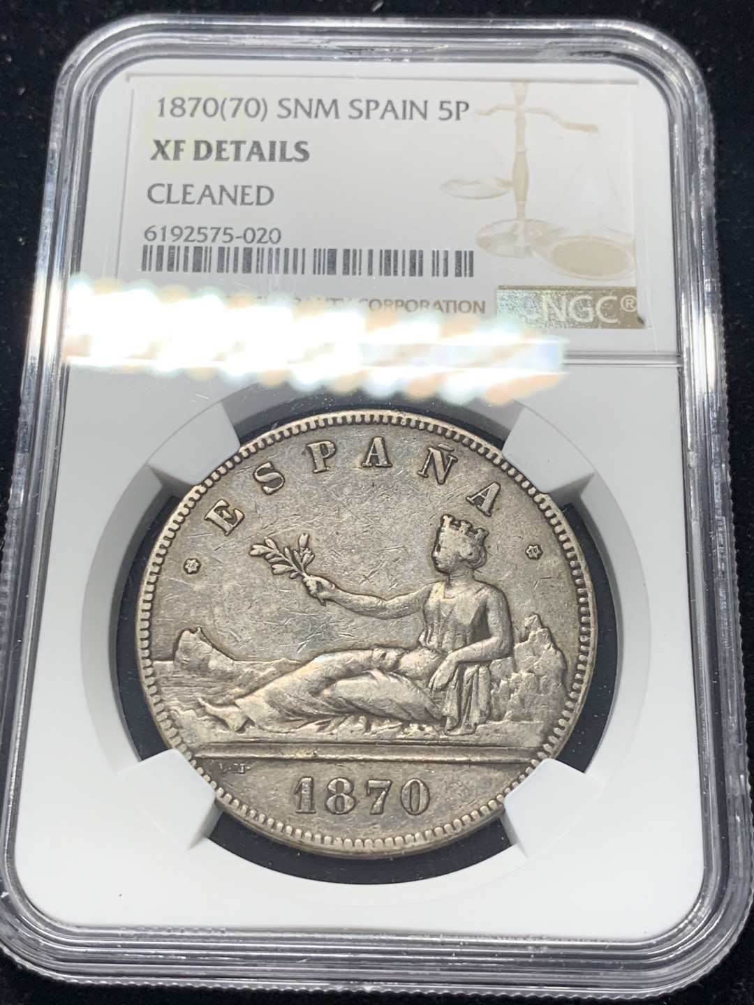 《竞宝斋》钱币微拍-第8场（不限金额顺丰包邮） NGC-XF 西班牙 1870年 坐人拿花 5比塞塔 双柱 银币 黑包浆好味道 典型的上海NGC错杀币