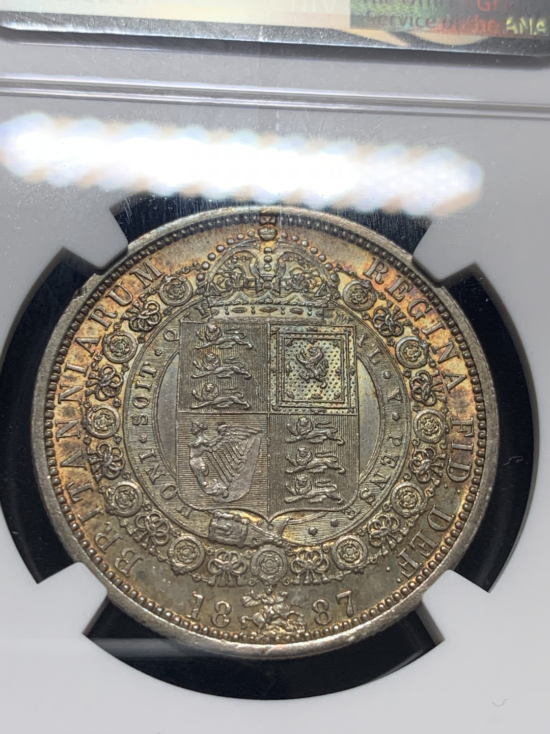 《竞宝斋》钱币微拍-第8场（不限金额顺丰包邮） NGC-MS64 英国1887年维多利亚1/2克朗 炫五彩，视频灯光所到之处皆为五彩包浆，美轮美奂。NGC编号：4794788-021