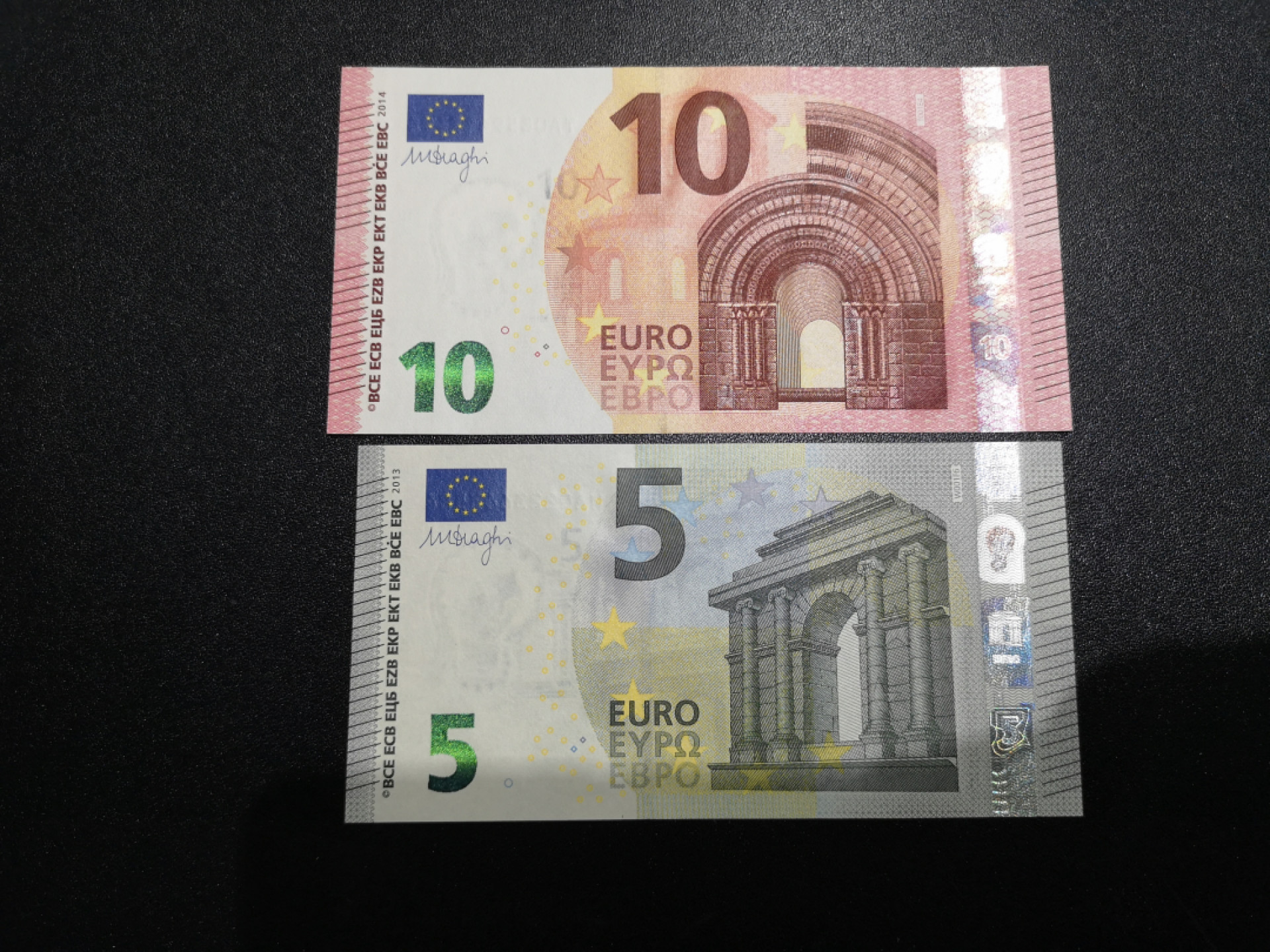 《外钞收藏家》金九银十双拍10号场（总134期）（本期90件） 最新版10、5欧元两张 全新UNC