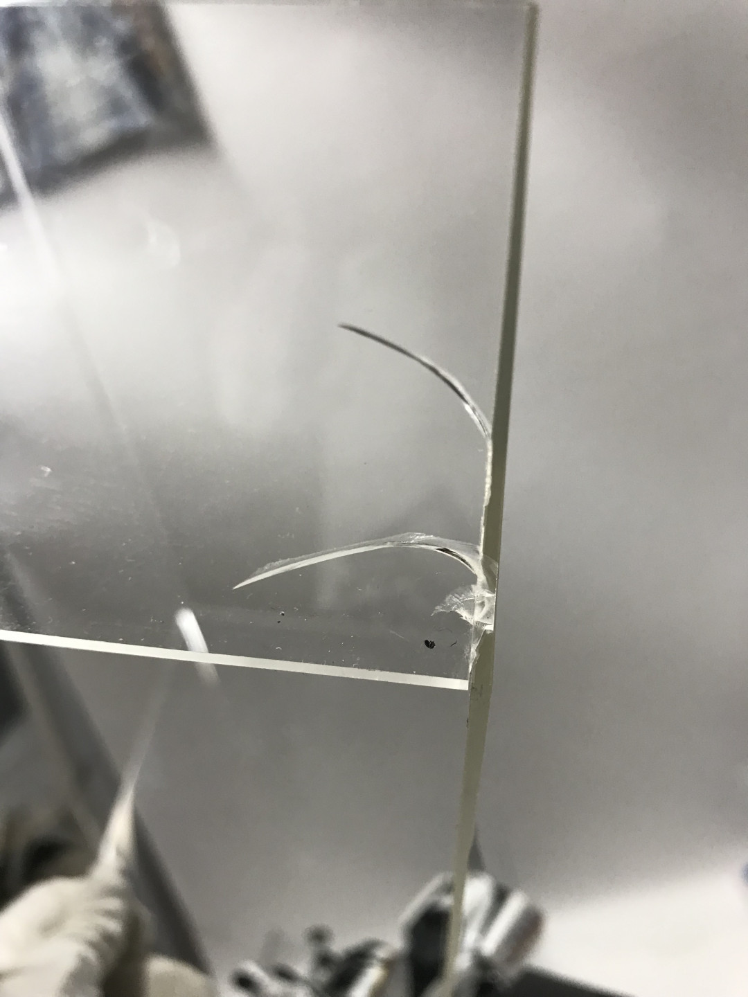 零元拍：原厂春风650国宾护卫队警用摩托模型，全新，亚克力外罩有一角有裂痕，图片可见。