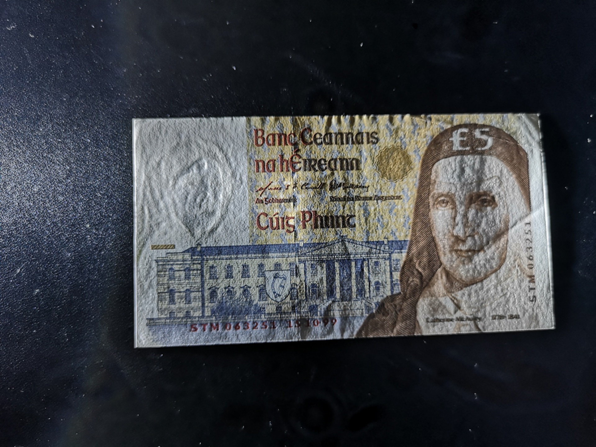 《外钞收藏家》金九银十双拍10号场（总134期）（本期90件） 1999年爱尔兰5镑 AU品相