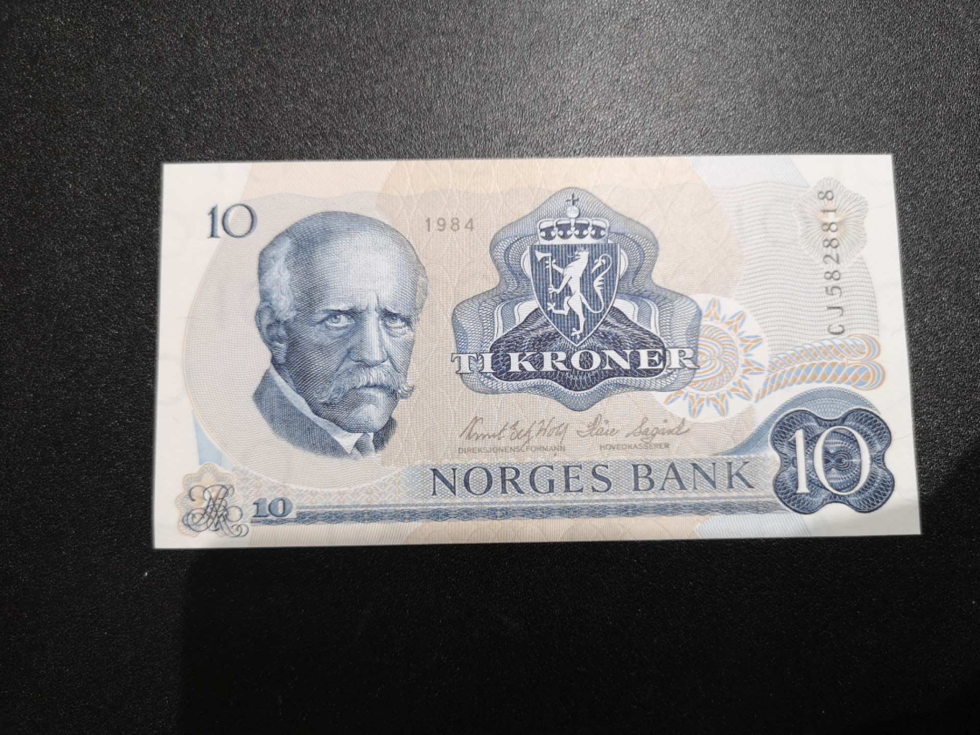 《外钞收藏家》金九银十双拍10号场（总134期）（本期90件） 1984年挪威10克朗 全新UNC 靓号尾8