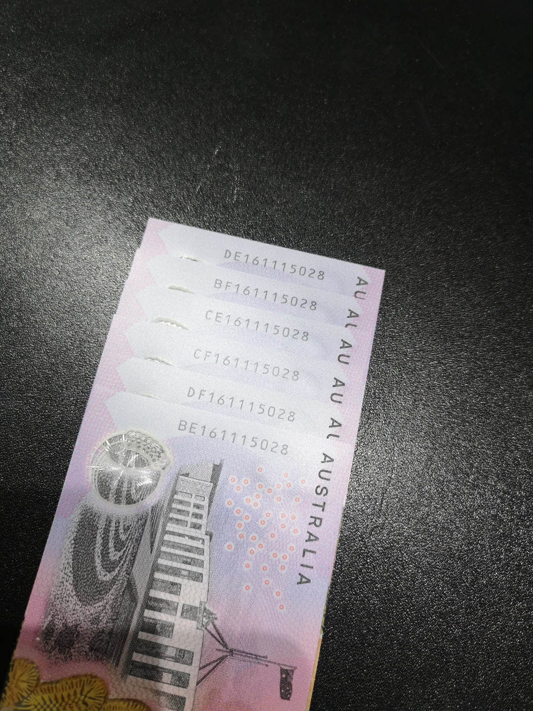 《外钞收藏家》金九银十双拍10号场（总134期）（本期90件） 澳大利亚5元 六张全同号 无47尾8 全新UNC