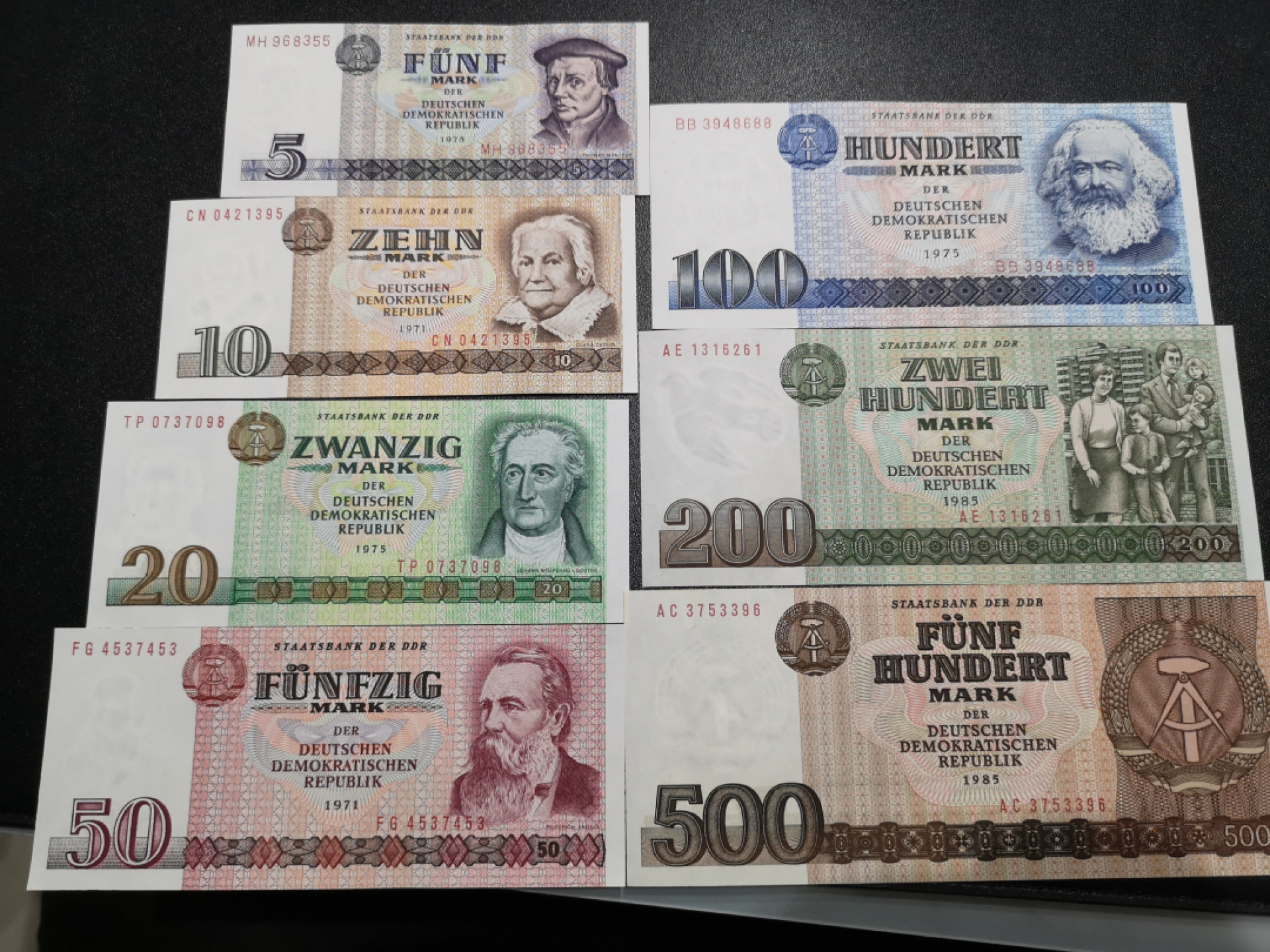 《外钞收藏家》金九银十双拍10号场（总134期）（本期90件） 东德马克 七张一套 全新UNC