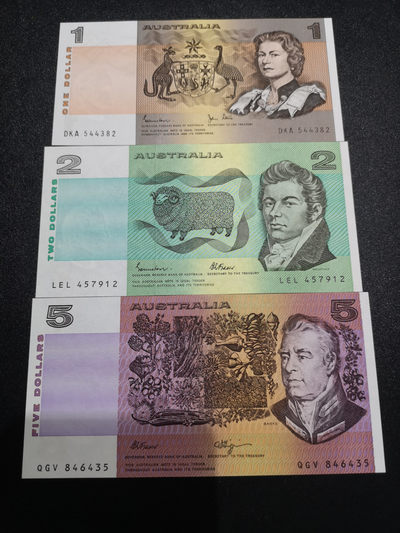 《外钞收藏家》第一百三十五期 - 澳大利亚1、2、5三张面额 全新UNC