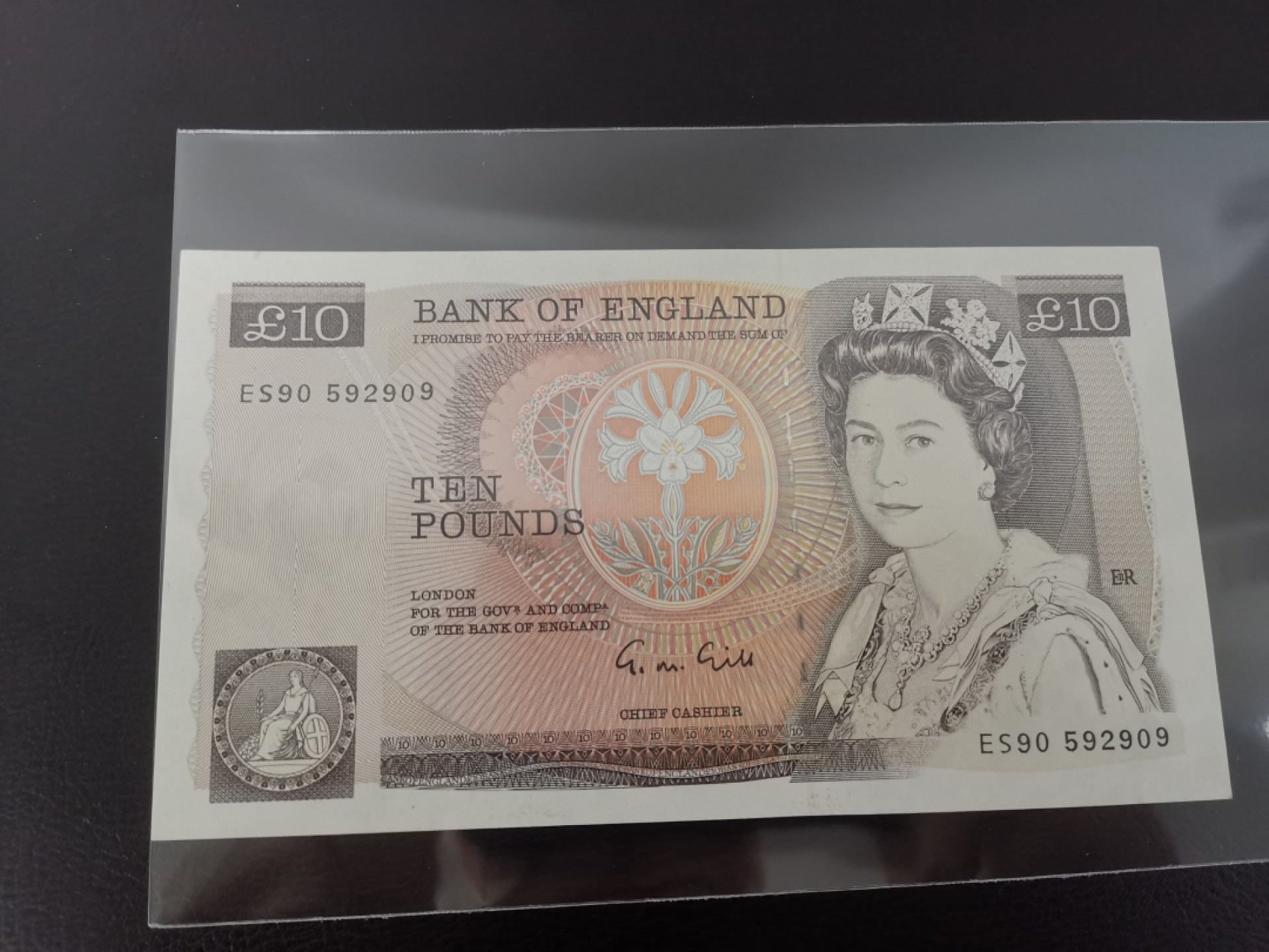 《张总收藏》38期—世界精品 英国D序列10镑UNC-点钞痕