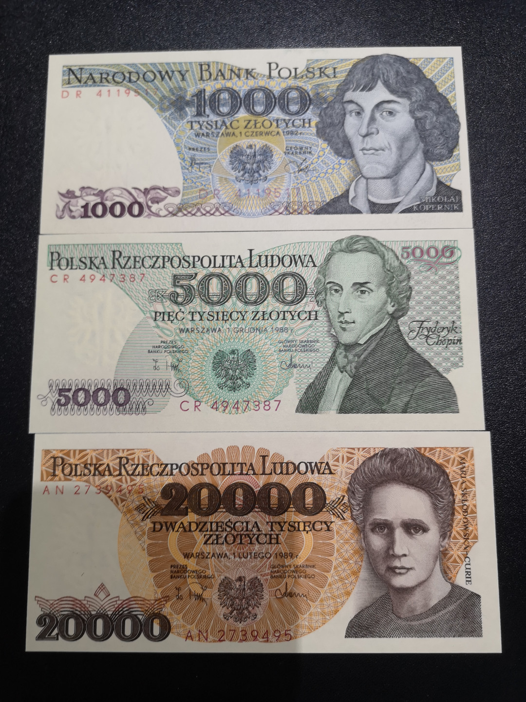 《外钞收藏家》第一百三十五期 波兰1000、5000、2万 哥白尼，肖邦，居里夫人 三张一起 全新UNC 