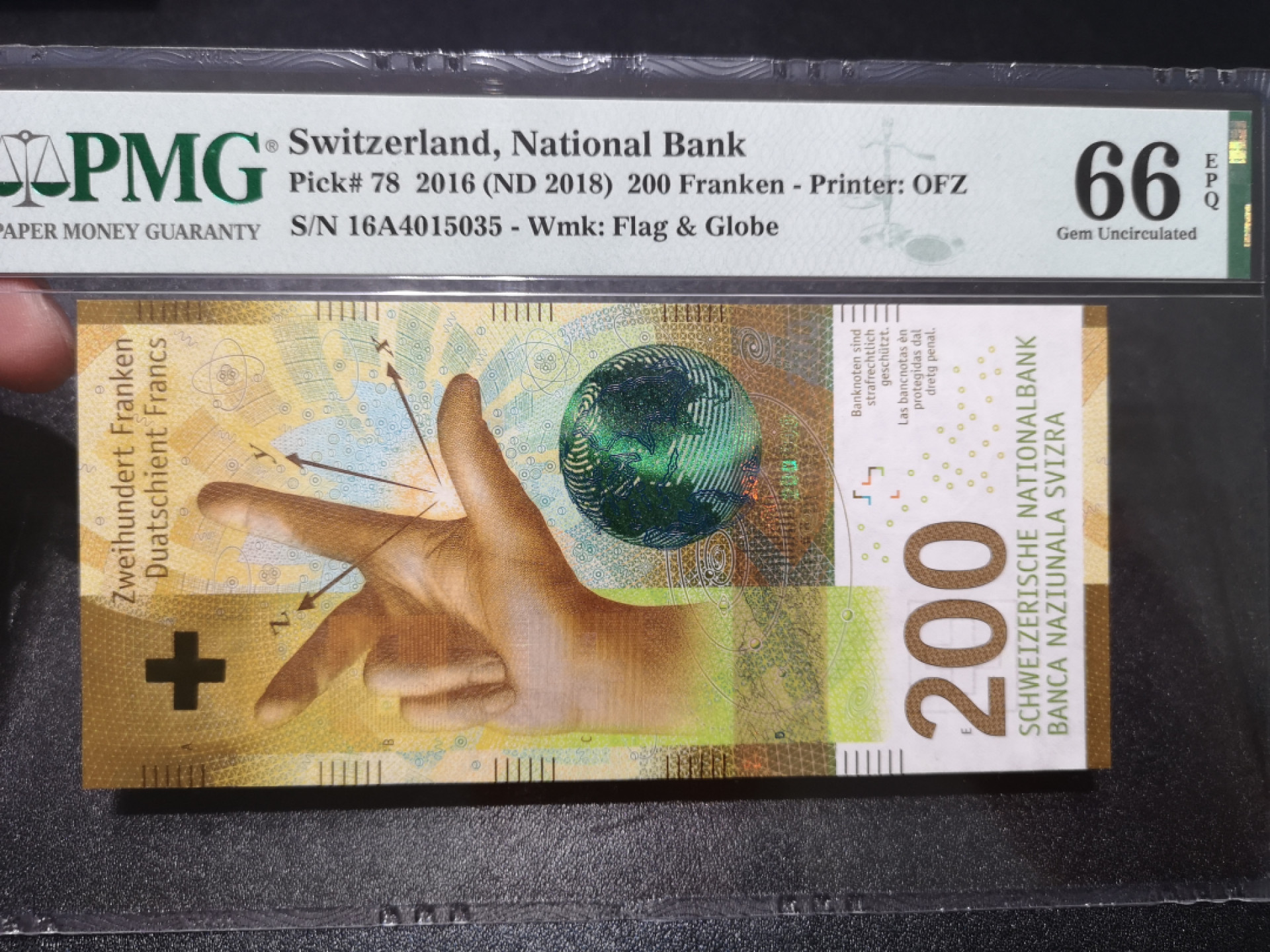 《外钞收藏家》第一百三十五期 2016年瑞士200法郎 首发A冠 PMG66